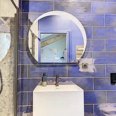 Cocon Blanc Câlin Avec Jacuzzi Privatif - Loveroom Insolite