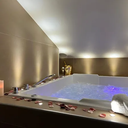 Appartement Cocon Blanc Câlin Avec Jacuzzi Privatif - Loveroom Insolite *