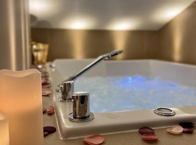 Cocon Blanc Calin Avec Jacuzzi Privatif - Loveroom Insolite *