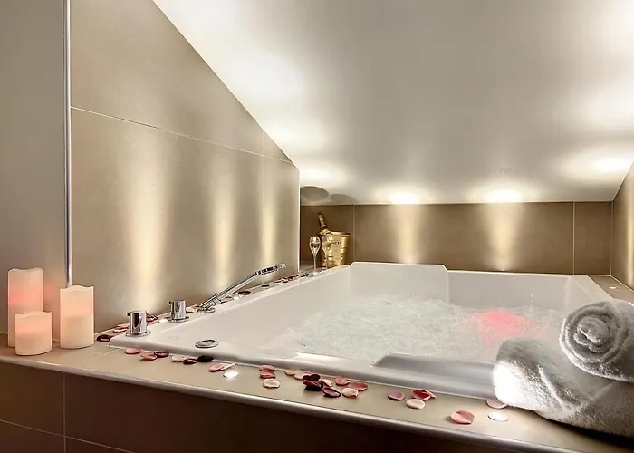 Appartamento Cocon Blanc Calin Avec Jacuzzi Privatif - Loveroom Insolite *