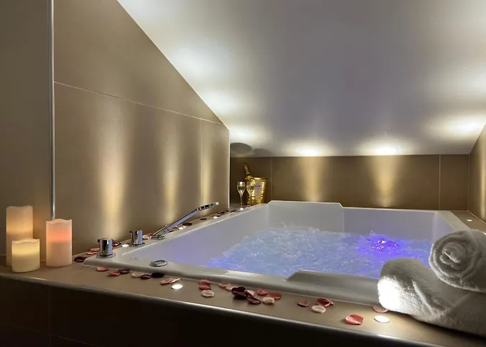 Appartamento Cocon Blanc Calin Avec Jacuzzi Privatif - Loveroom Insolite *