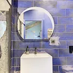 Cocon Blanc Calin Avec Jacuzzi Privatif - Loveroom Insolite