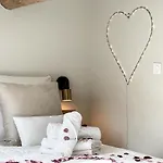 Cocon Blanc Calin Avec Jacuzzi Privatif - Loveroom Insolite דירה סן-אטיין